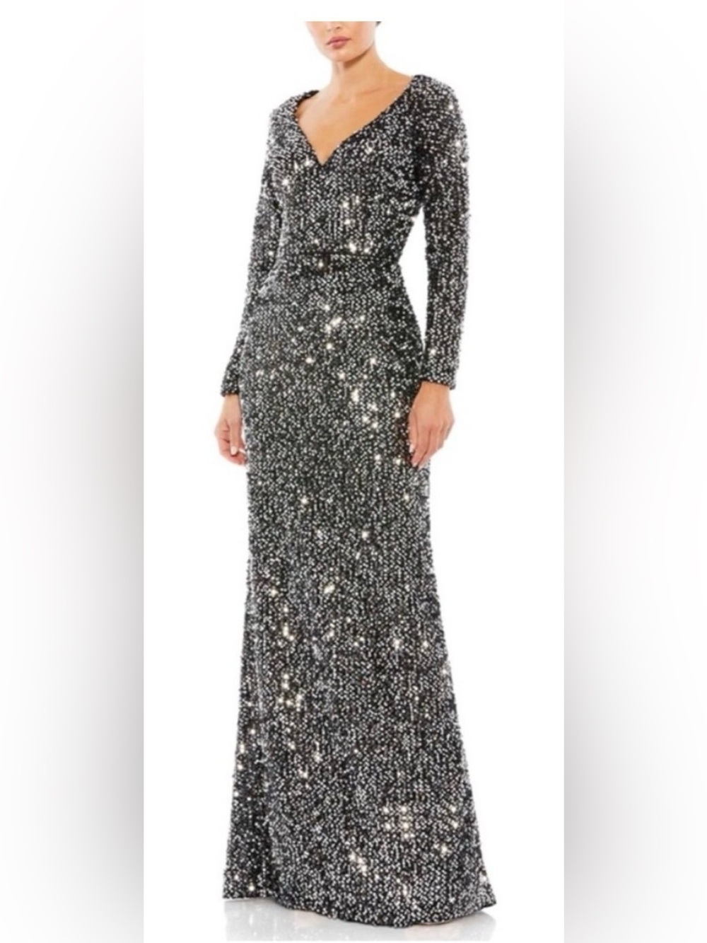 leena for Mac Duggal Long Sleeve Sequined Gown. Size: 16